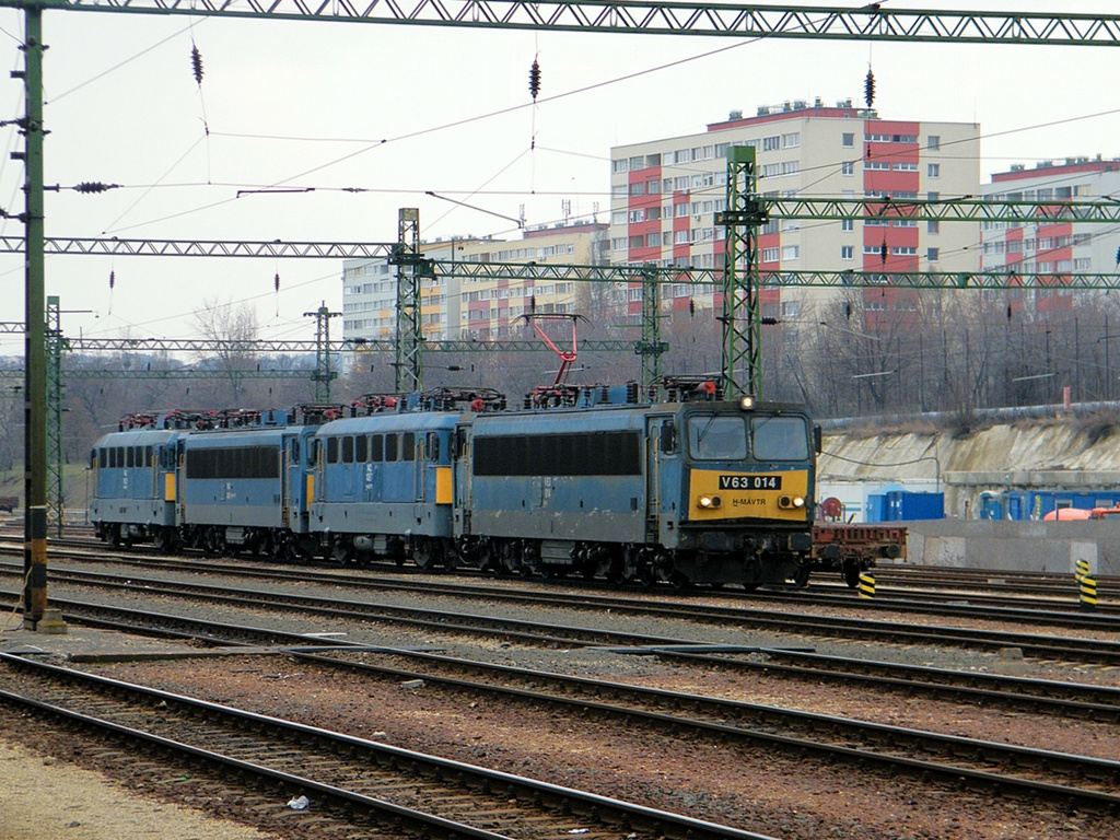 V63 042 (32)