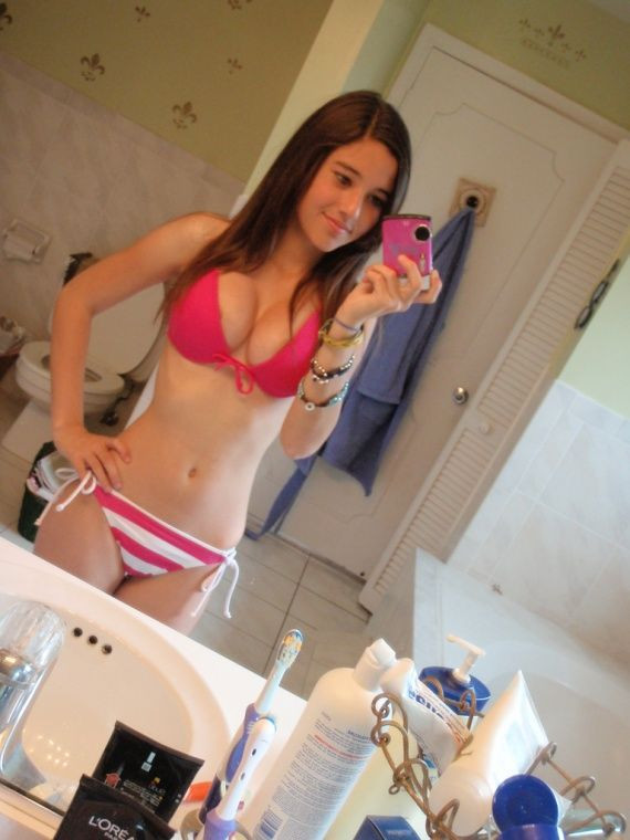 Angie-Varona-hot-self-shot-pics5