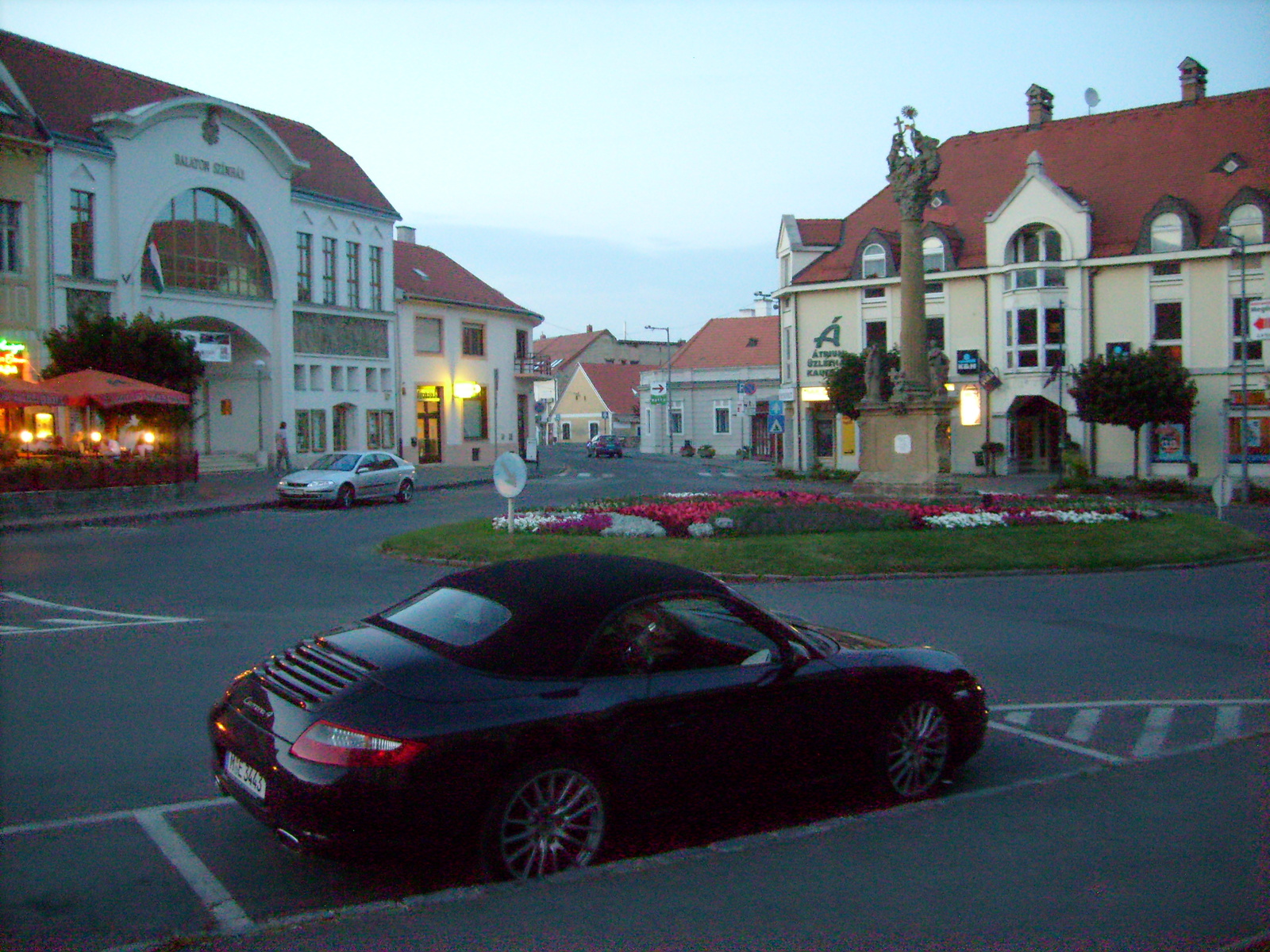 Balaton Színház+Porsche 911 Carrera 4 Cabrio (997)