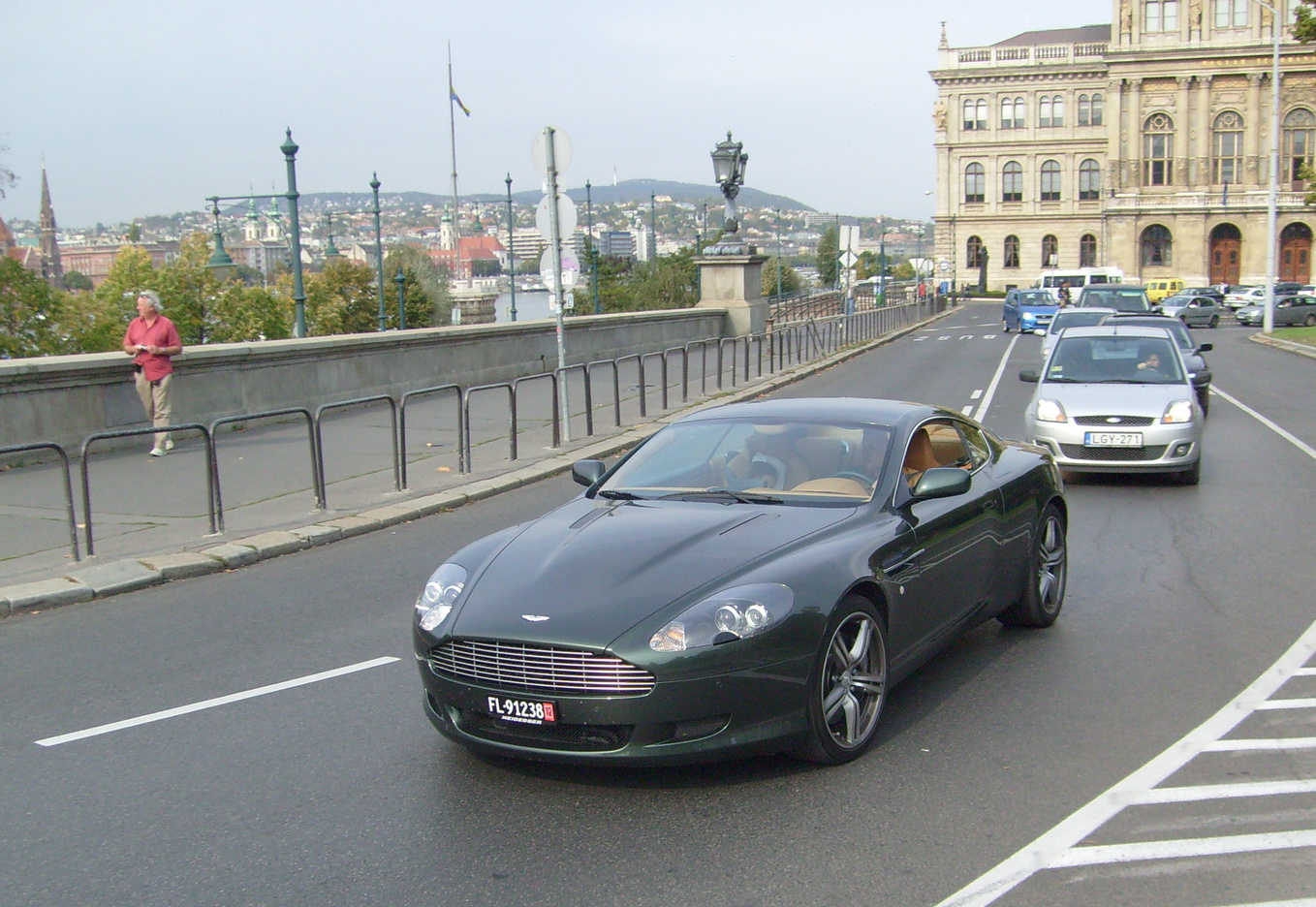 Aston Martin DB9