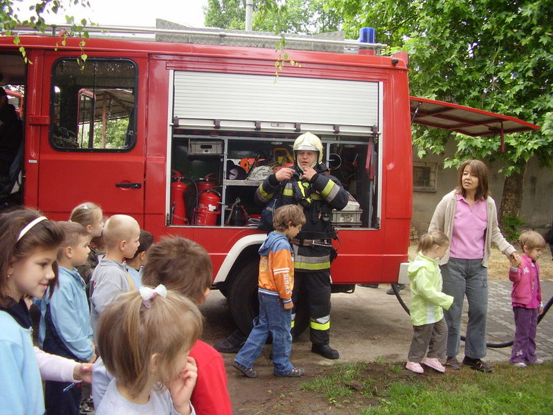 2009.05.28.ovi Tűzoltókkal 022