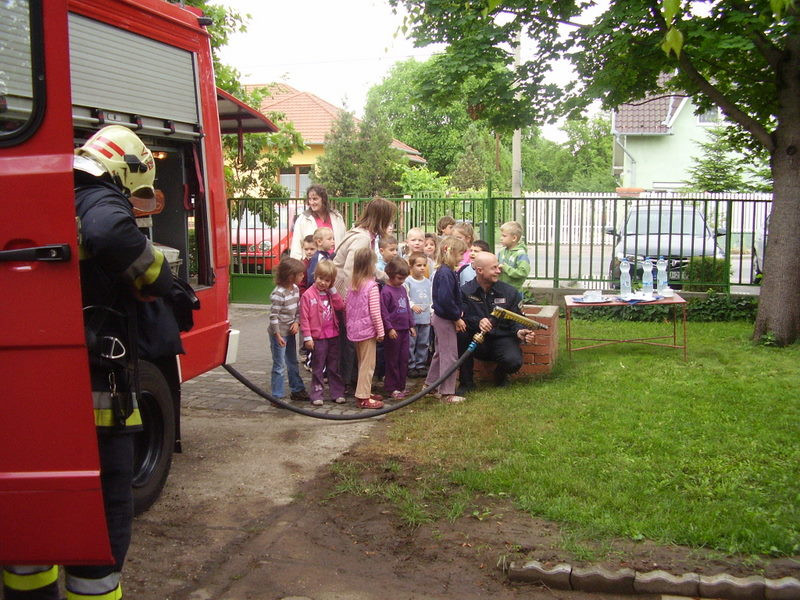 2009.05.28.ovi Tűzoltókkal 024