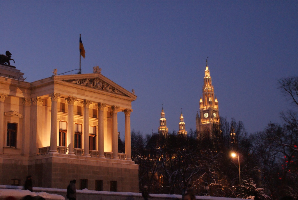 Bécs Advent 2010 - a Parlament és a Városháza