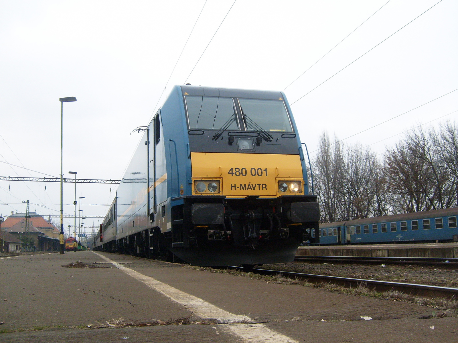 480 001 (9)