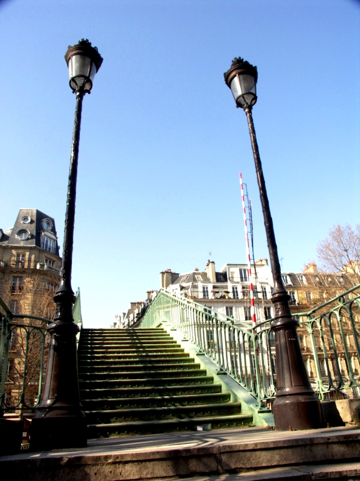 PARIS09-018