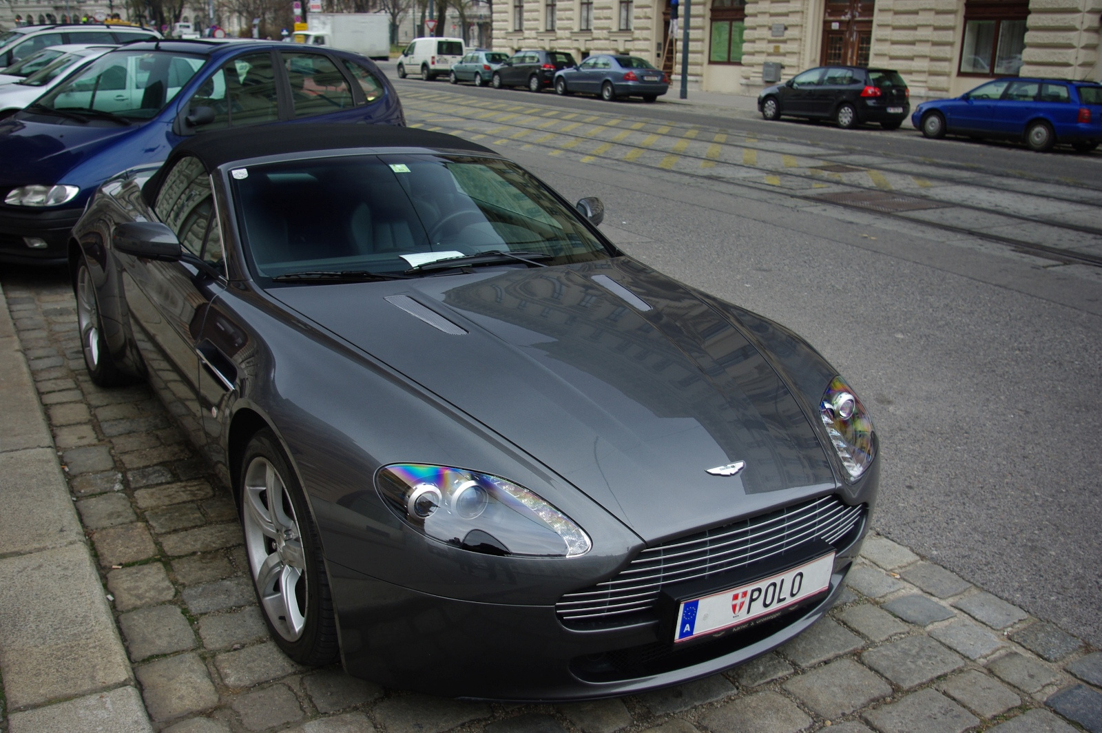 Aston Martin V8 Vantage Roadster