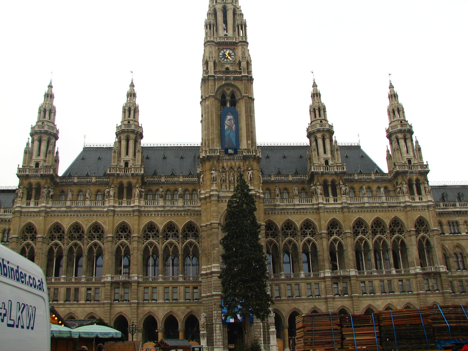 Eznemtommi. megint egy nagy csicsás régi valami (Rathaus)