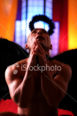 ist2 2542789 angel praying