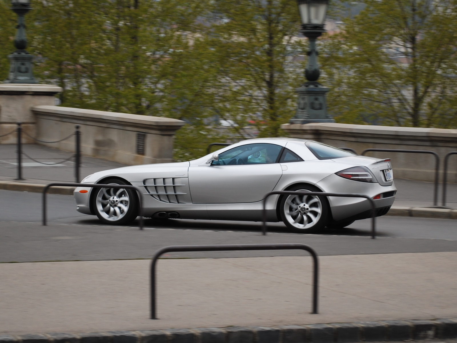 McLaren SLR