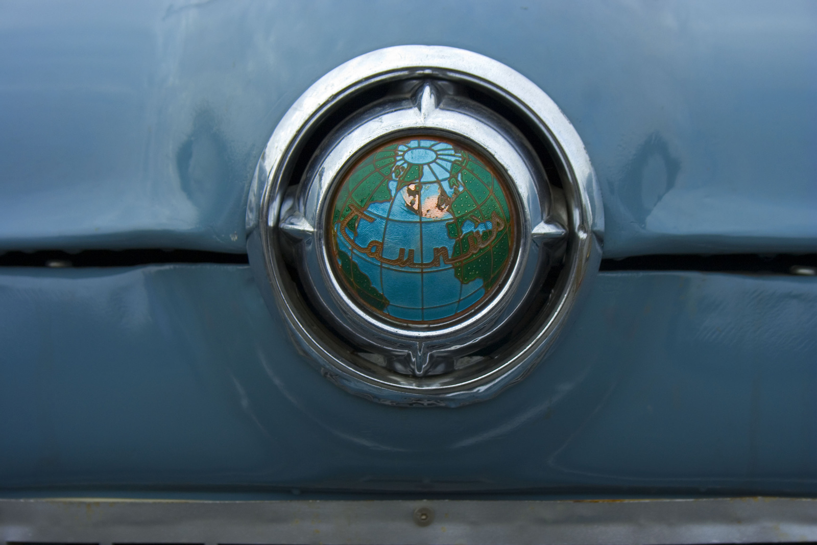 Ford Taunus logoja 1958