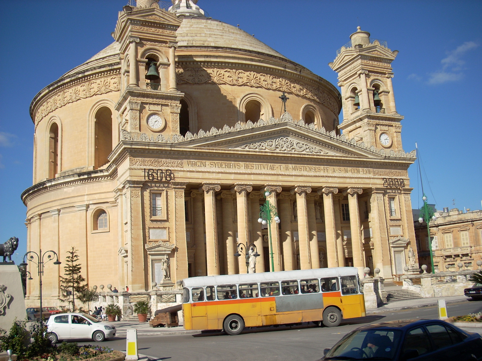 malta, mosta dom busszal