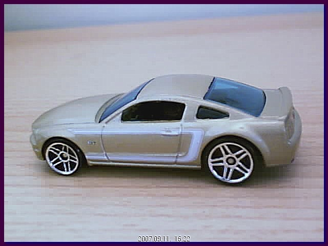 FORD MUSTANG GT 2005 HOT W. KB. 1 64