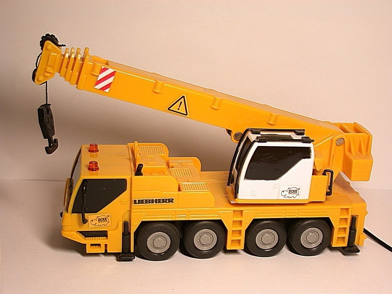 MUNKAG. LIEBHERR TÁVI. DICKIE MN.