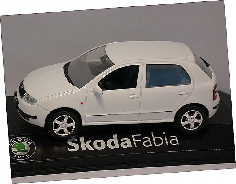 SKODA FABIA KADEN (CSEH) 1 43