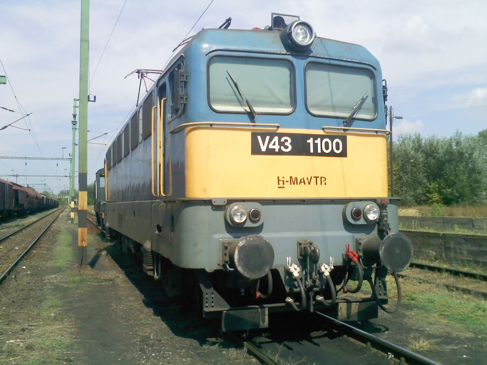 V43-1100