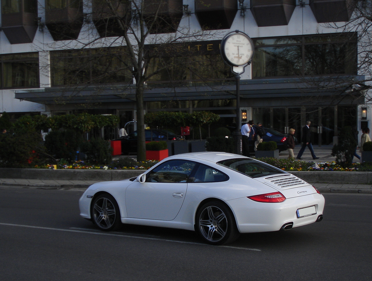 Porsche 911 Carrera