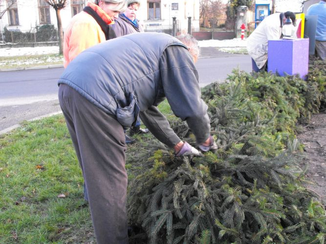 20101127-Adventi koszorú készítésel Hegyfalu 019