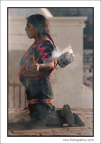 Kopálfüstben (Chichicastenango, 1995)