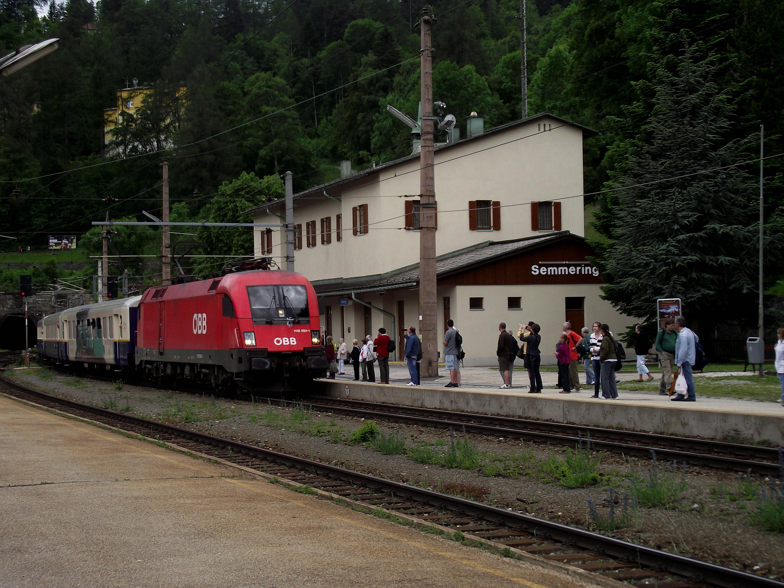 Megérkezik a különvonat Semmering állomásra