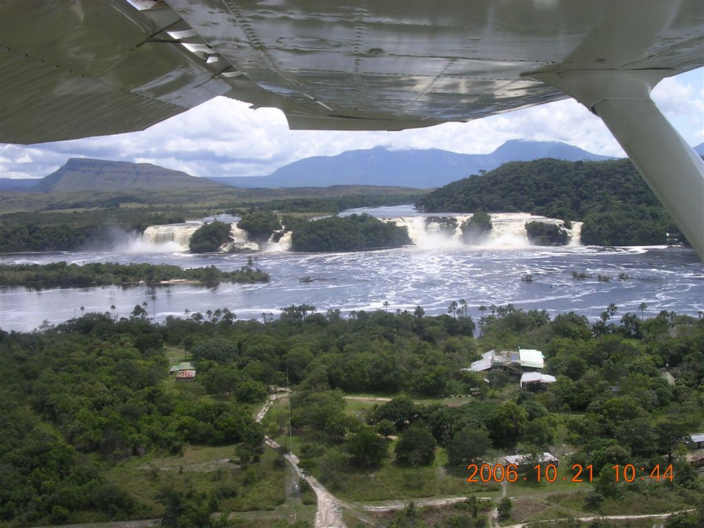 320 Canaima - Saltos Hacha, Wadaima, Golondrinas & Ucaima