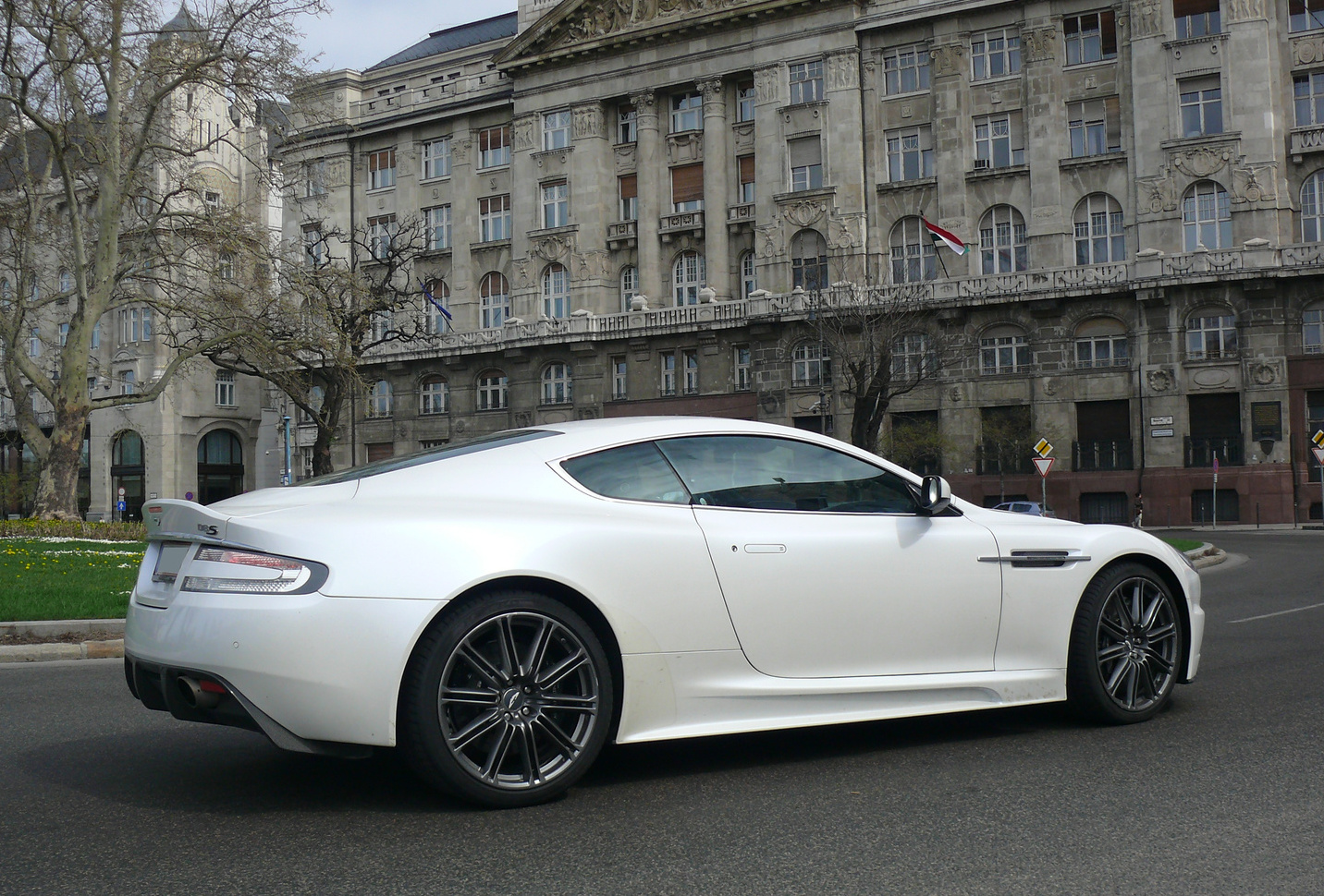 Aston Martin DBS