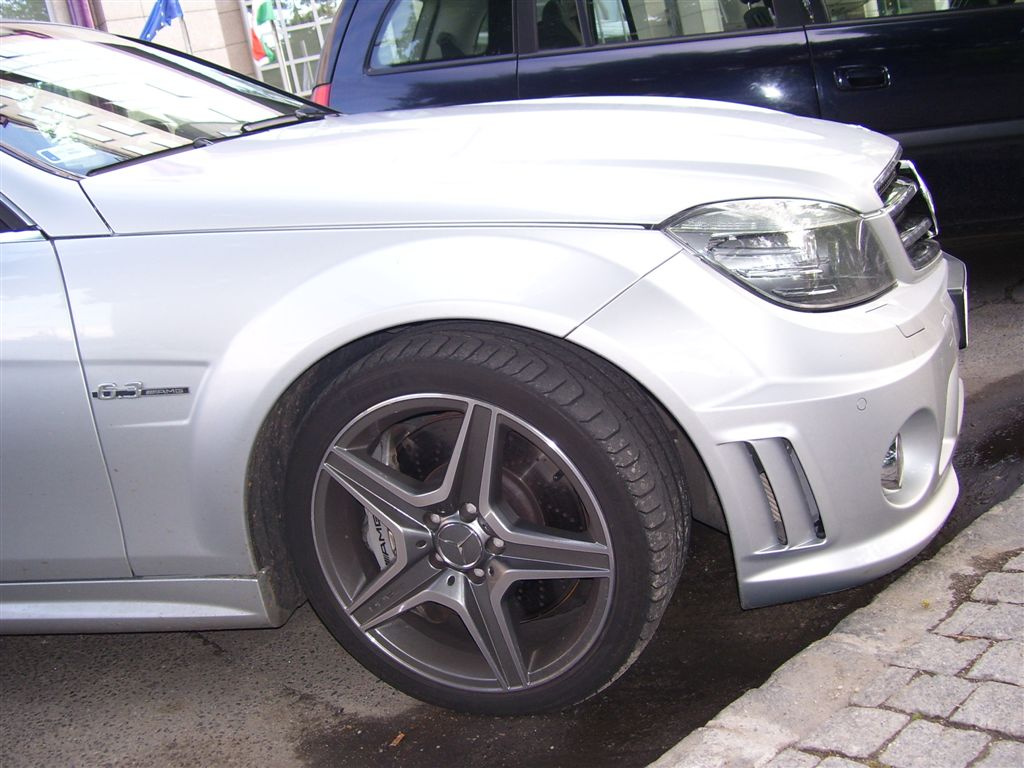 Mercedes- Benz C 63 AMG