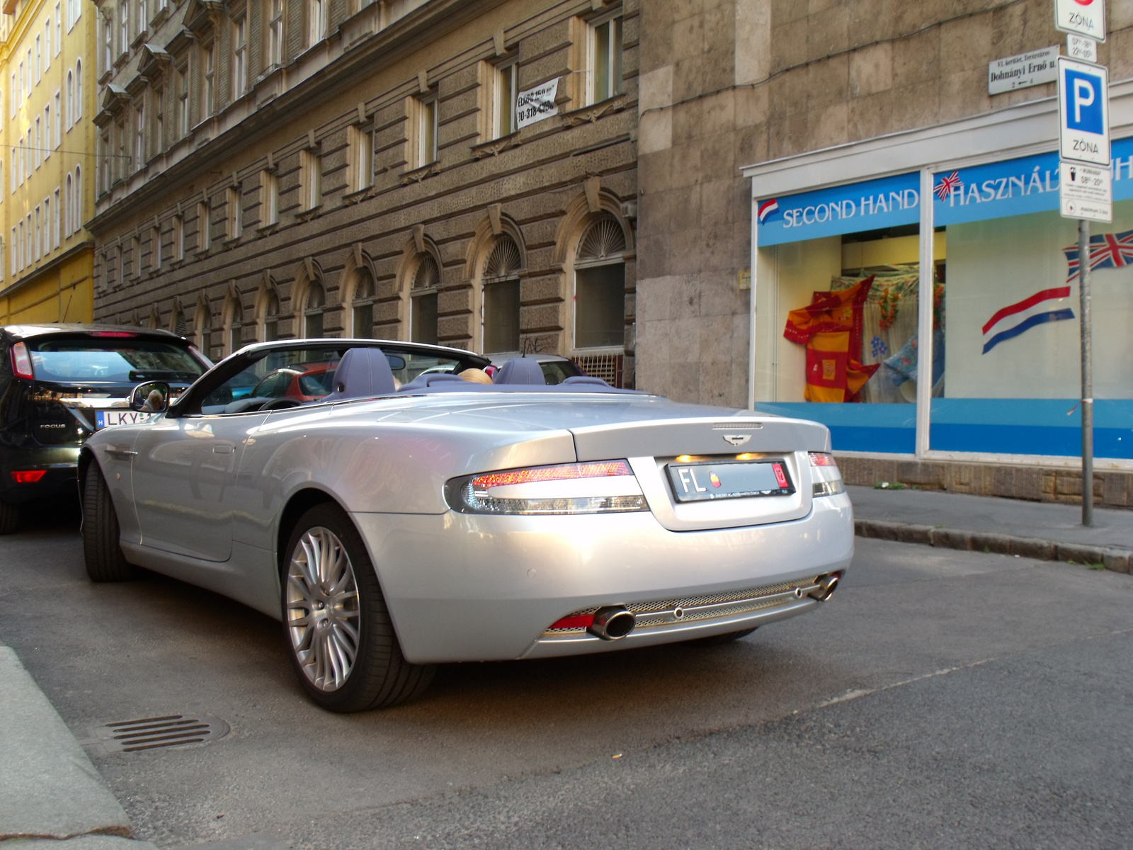 Aston Martin DB9 Volante