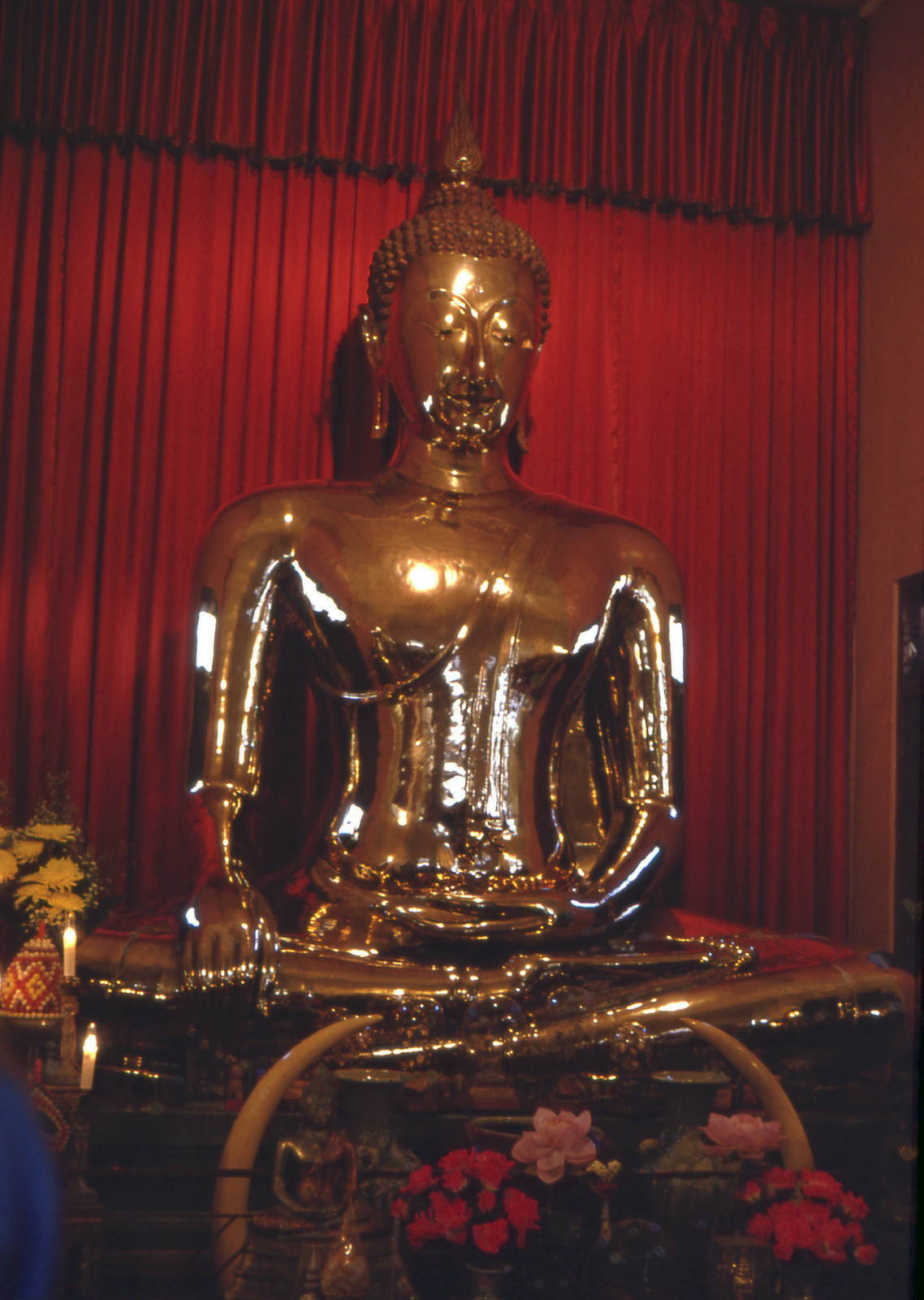 Bangkok Tömör Arany Buddha