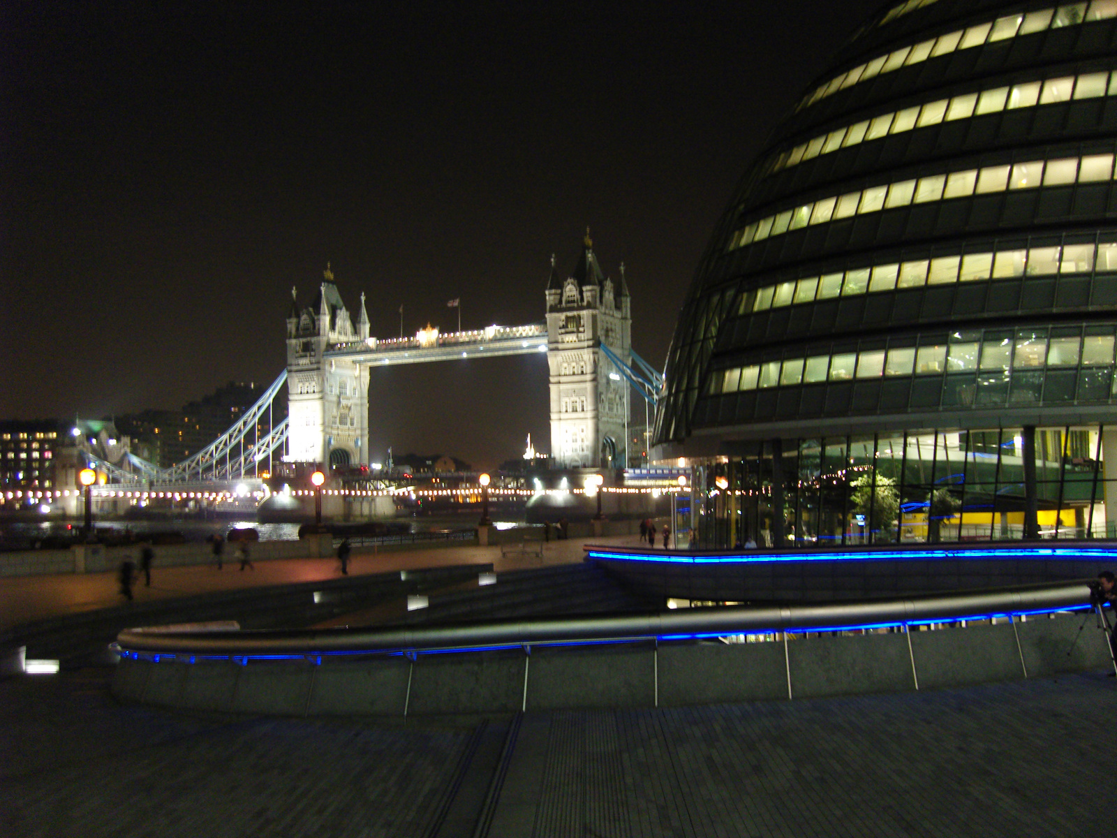 Belváros, London, Tower Bridge-nél