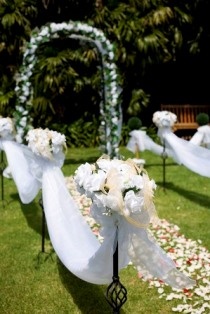 wedding aisle botanical gardens 2