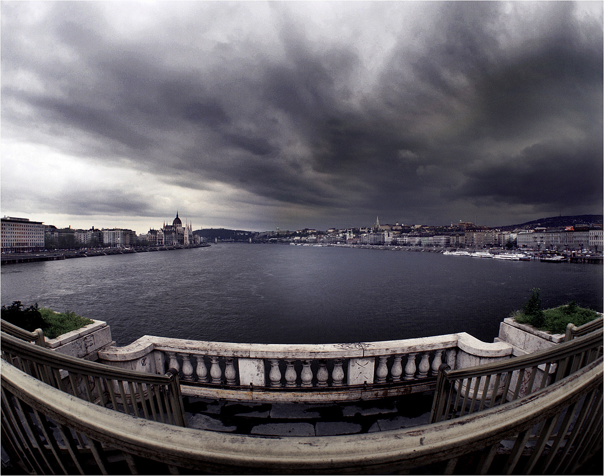 Hungary,Budapest, Parlament, látkép kelet,01846 vihar