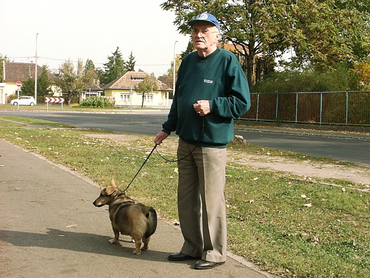 Kutya és gazdája a Béke téren 2007.10.12.06