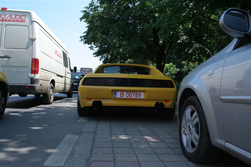 a sarga szornyeteg Ferrari 355