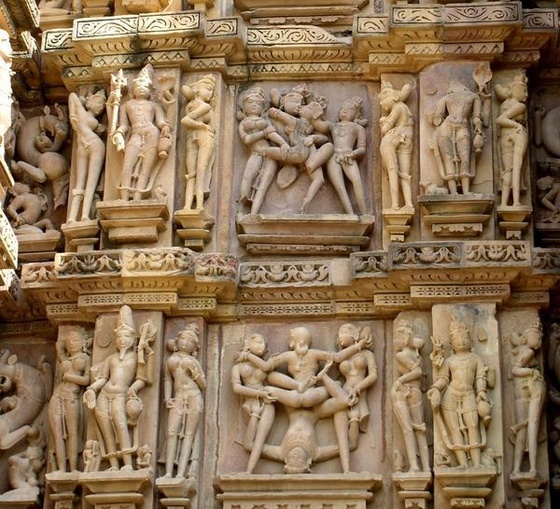 84614-Erotic-statues--Khajuraho-0