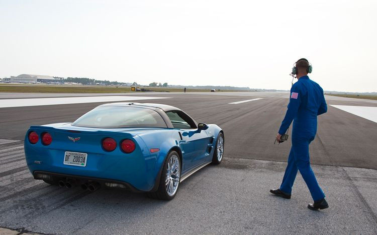 112 0908 16z+2009 chevrolet corvette ZR1+rear view