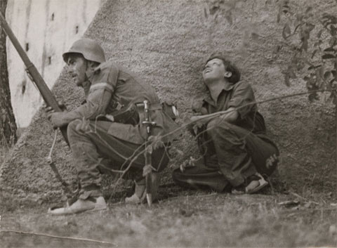 ROBERT CAPA Gerda Taro and soldier Córdoba front Spain 1936