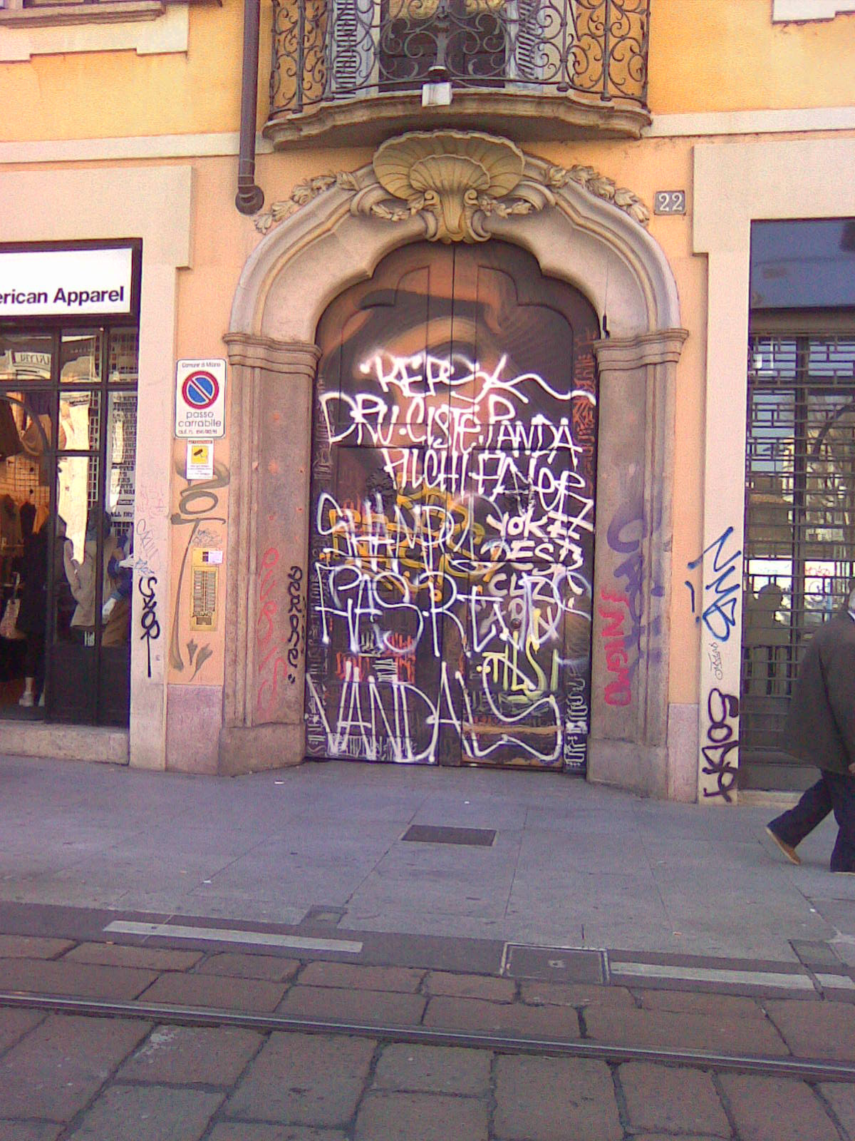 milánó graffiti