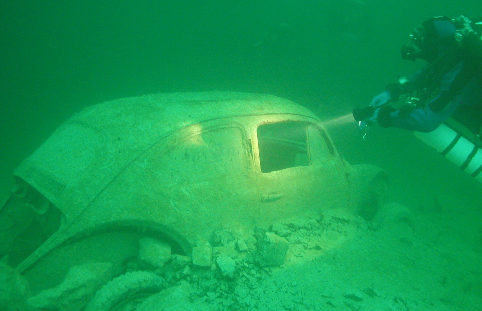 autók víz alatt (7)