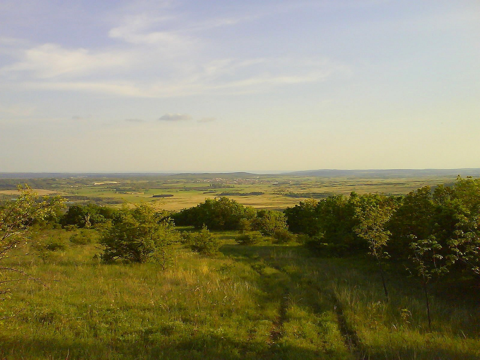 18.16 panorama a Kisbadasconyról