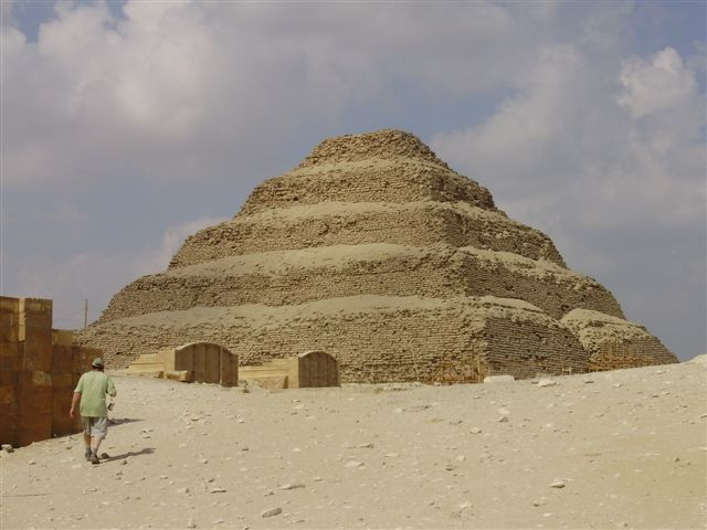 Dzsószer piramisa