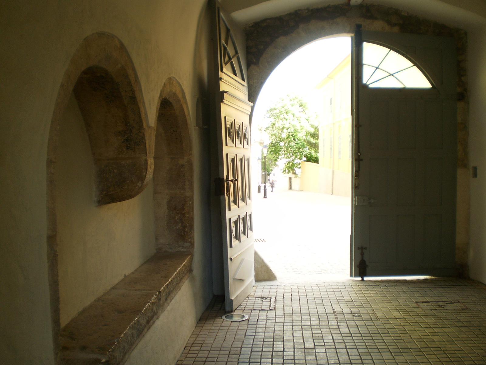 20100509PÉCS Zsolnay múzeum bejárat