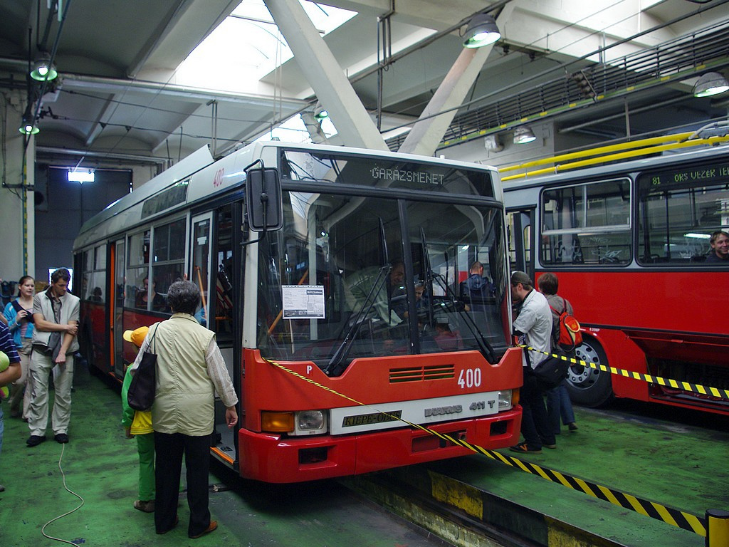 Ikarus 411 T a Pongrác úti troligarázsban 4 2008.10.11