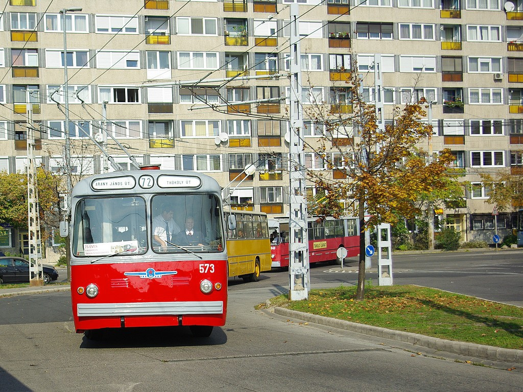 ZIU5 az Örs vezér téren 1 2008.10.12