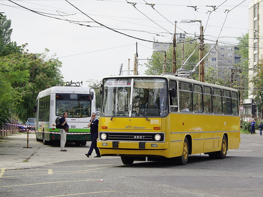 Ikarus 260T a Troligarázsban 28 2010.09.25