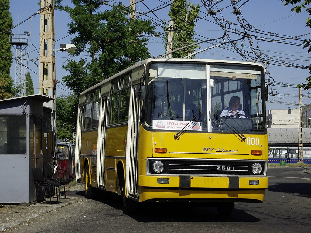 Ikarus 260T a Troligarázsban 98 2009.09.26