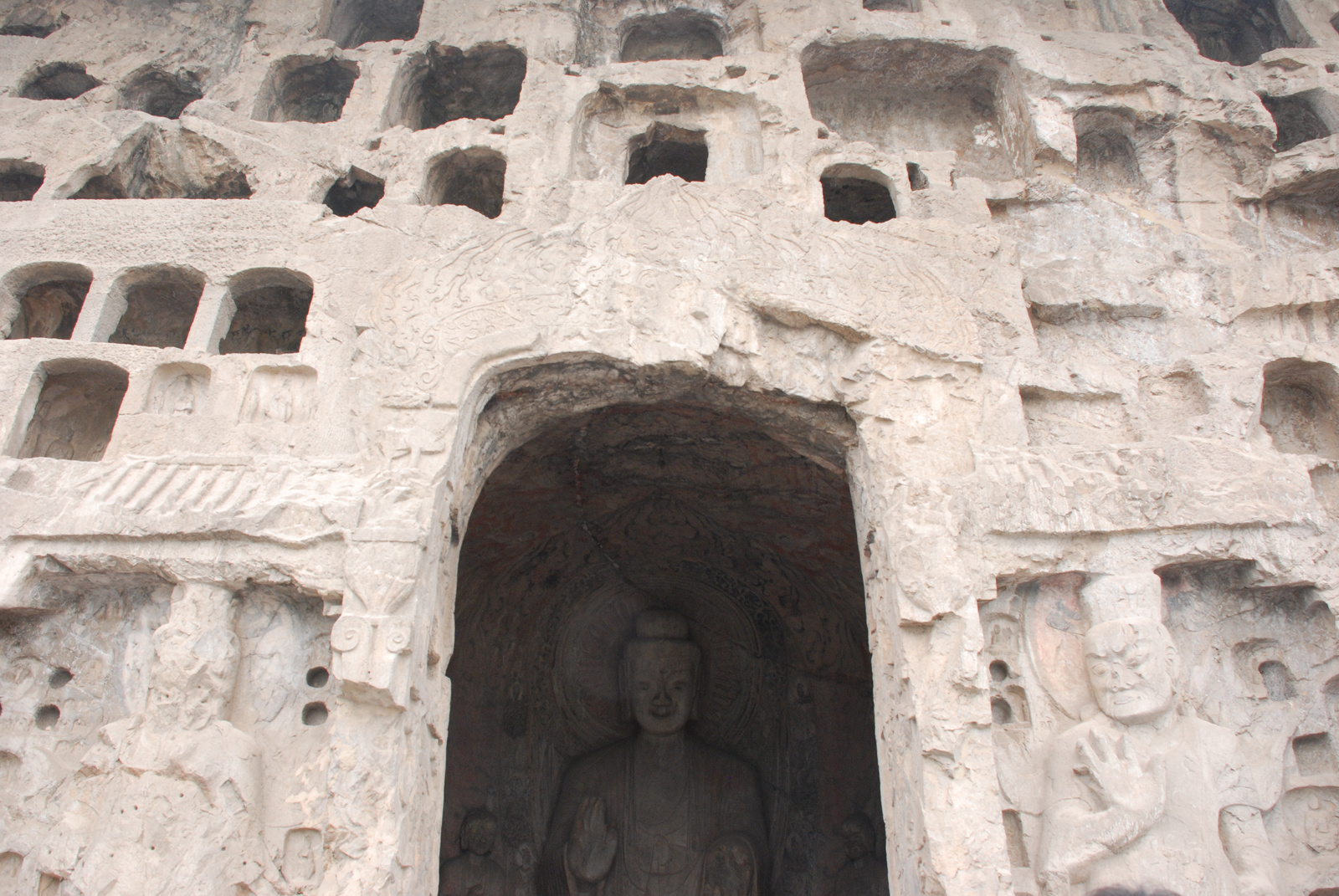 Nap2 Luoyang Longmen grottoes (2)