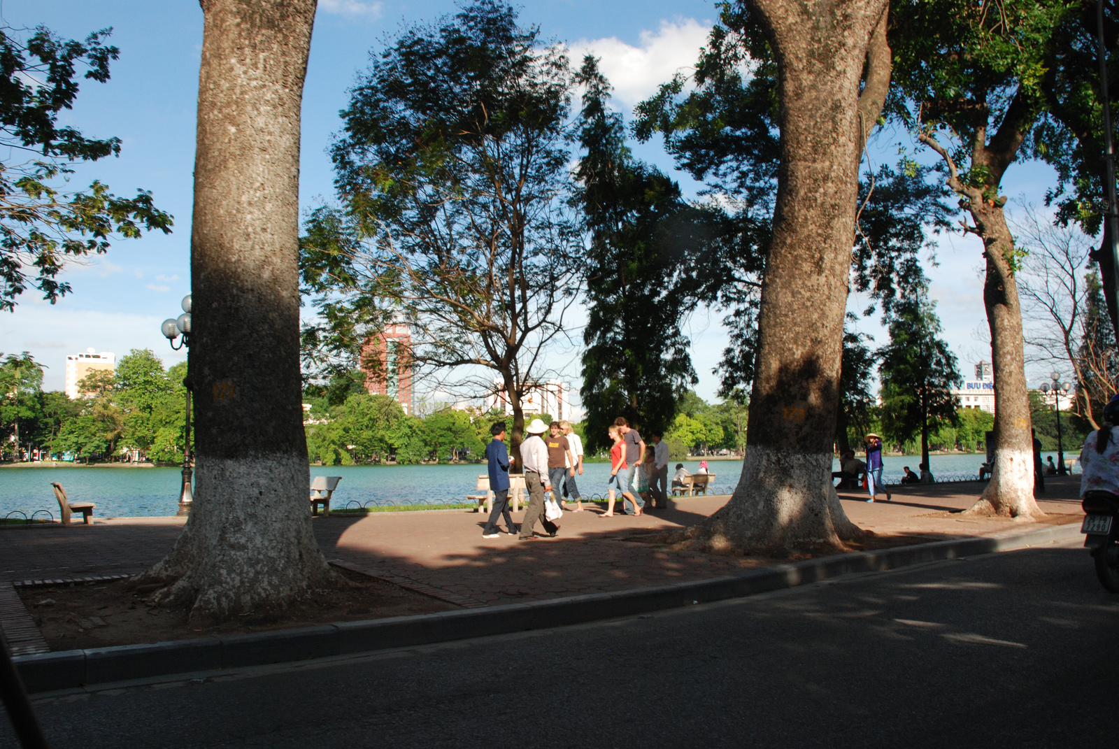 Sword-back lake