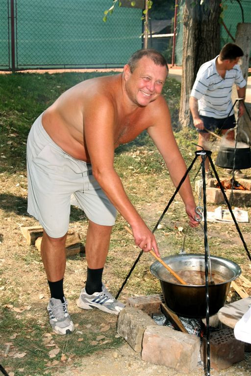 KISEBBSÉGI AZ ALJEGYZŐ KAKASPÖRKÖLTJE