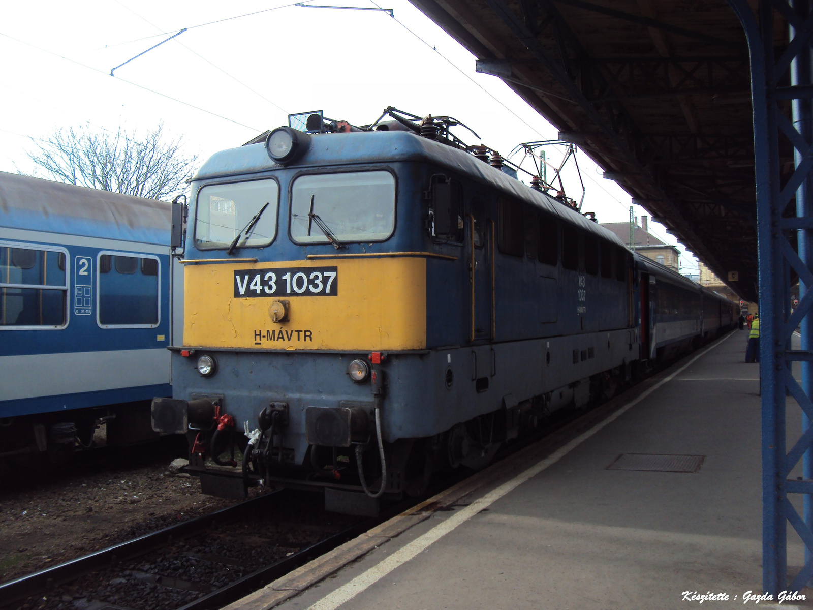 V43 1037 Budapest Keleti Pu Paprika Intercity 2010.11.02