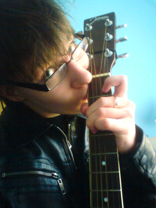 Szerelmem, Roli és a gitárja.